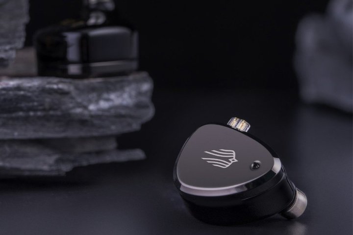 SIMGOT�A�S�n�悭���K�ȃT�E���h�ڎw����5�h���C�o�[�n�C�u���b�h�C���z���uEM6L�v