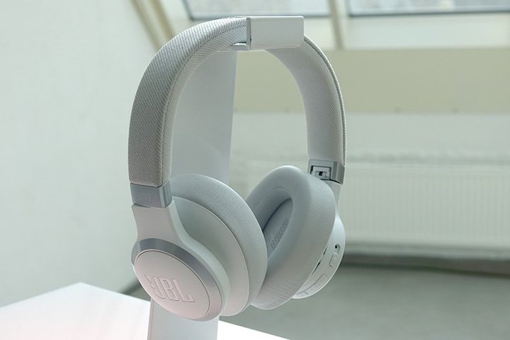 ��IFA��JBL�A�m�C�L����Bluetooth�C���z���uLIVE 770NC�^670NC�v