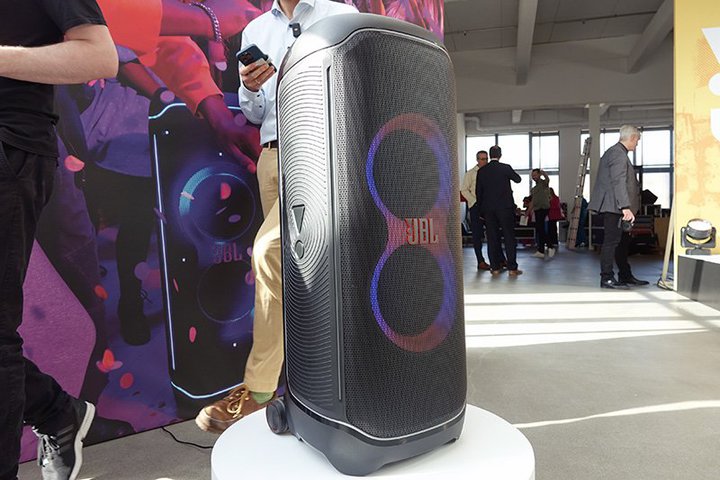 ��IFA��JBL�A����p�[�e�B�X�s�[�J�[�uPartyBox Ultimate�v�B�o�X�P�R�[�g2�ʕ����J�o�[����剹�ʎ���