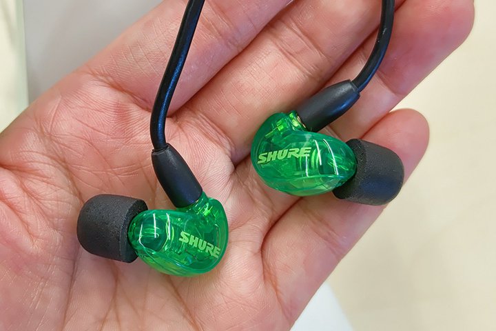 Shure�A�uSE215 Special Edition�v�ɐV�F�O���[����ǉ�