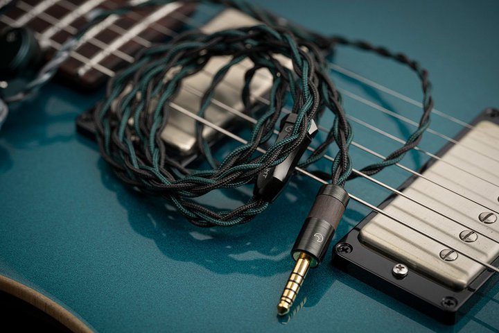 FAudio�A�n�C�G���h�P�[�u���u�����h Erua Audio�ƃR���{�������P�[�u����2�e�uMoonlight�v