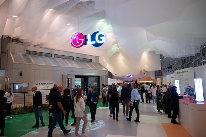 ��IFA��LG�́u�T�X�e�i�r���e�B�v�ȕ�炵���āB�g�A�^�b�V���P�[�X��̌^�h�f�B�X�v���C��