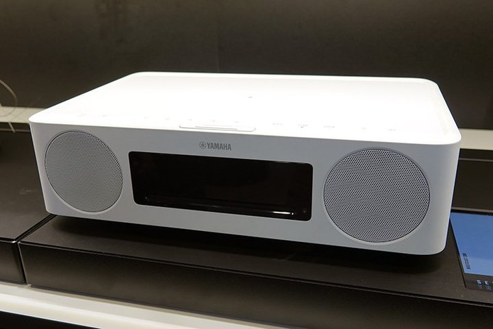 IFA}nAXg[~OXs[J[uMusicCast 200vBCDUSB[ĐAX}zu[dɂΉ