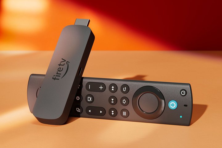 AmazonAV^uFire TV Stick 4K^4K Maxv1018ɍ