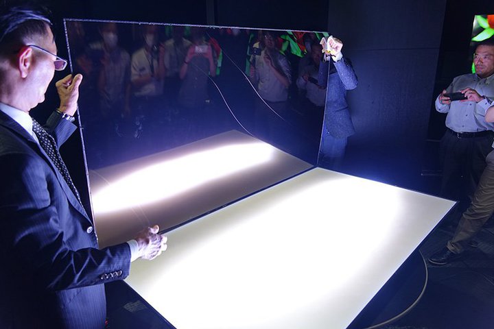 yzOU̓~jLED 4KteruZ970Mv𕪉B[J[炪J