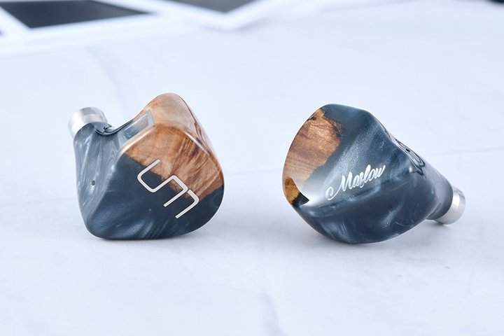 Unique MelodyA~bNXEF[uƋJ7hCo[ڃnCubhCzuMaslowv