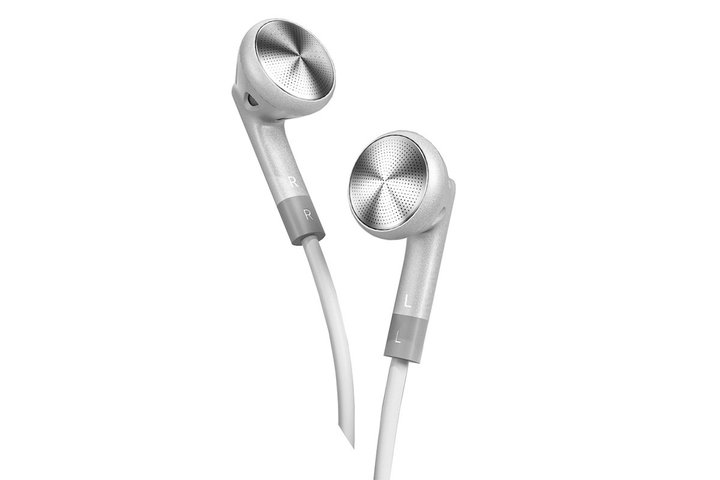 FIIOACi[C[^CzuFF1vɃJ[oG[VgVo[h