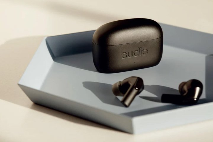 SudioASCXCzuE3vB[U[AP[gŊ񂹂ꂽ𔽉f