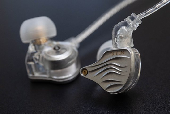 SUPERTFZAJi^Cz̃Gg[fuQUEEN 2023vB3.5mm/USB Type-C2f