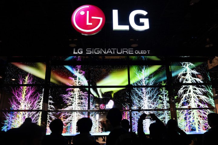 CESLGAgEh̓4KL@ELeruLG SIGNATURE OLED Tv15q唗̓fWJ