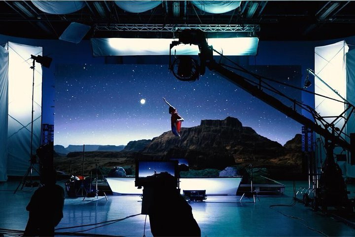 pfX^WIɁuo[`v_NVX^WIvI[vB\j[E6KuCrystal LED VERONAv𓱓