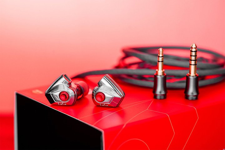 DUNUA_Ci~bNEhCo[ڃCzuTITAN S2vB3.5/4.4mmvOΉ