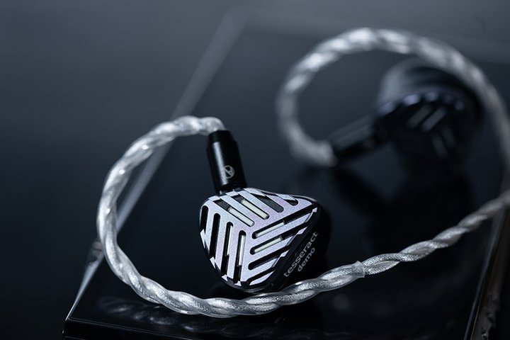 eCzA`uNostalgia AudioṽCz舵JnB66~uTesseractvȂ6f