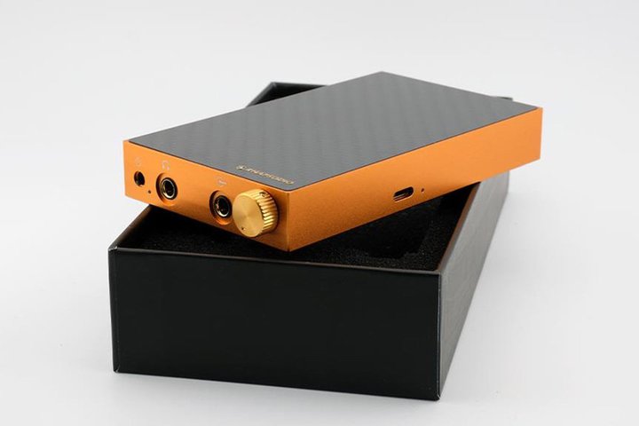 Rhapsodiõ|[^uwbhzAvuCarbon ForcevBő8Ԃ̘AĐ