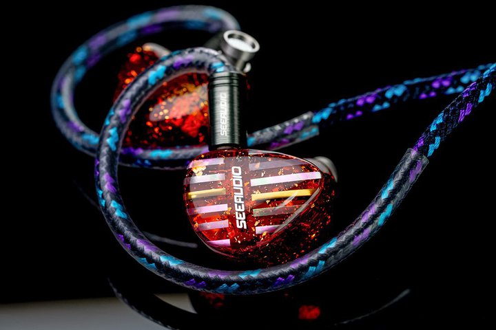 See AudioAtOVbvCz̓{胂fuHAKUYA JPv^{[J6BACzuStrawberry ΁v