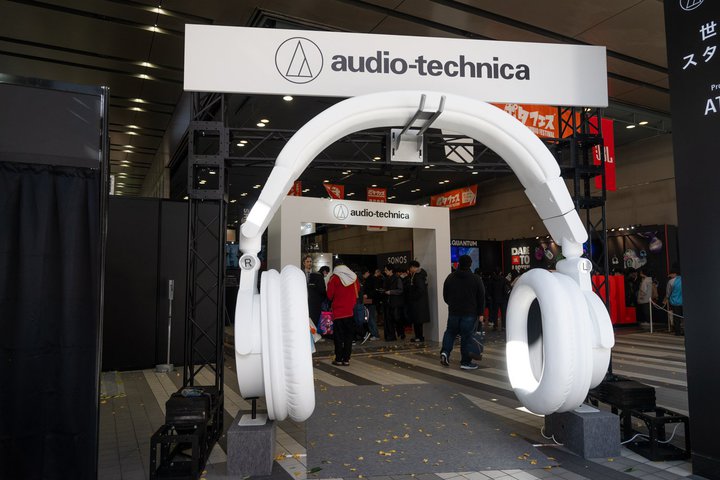 |^tFXI[fBIeNjJAmCLUSB-C̐VCzɒځ^fmB&W̊SCX