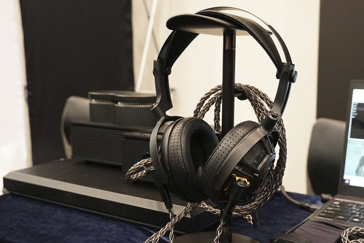 |^tFX}nAuYH-5000SEv+uHA-L7Av̎u[XWJ^iBassoA^ǓڃhODACQlW