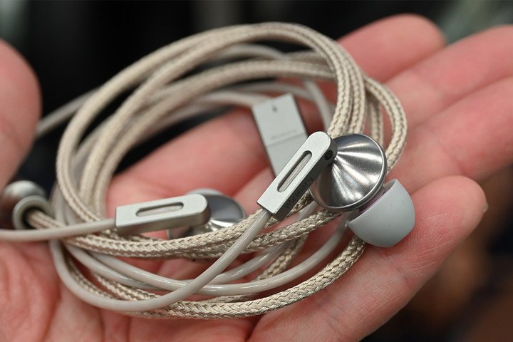 |^tFXSee AudioCz̐V`[jO̊^gI[fBIt@[h DUNUAQoAnCubhCz