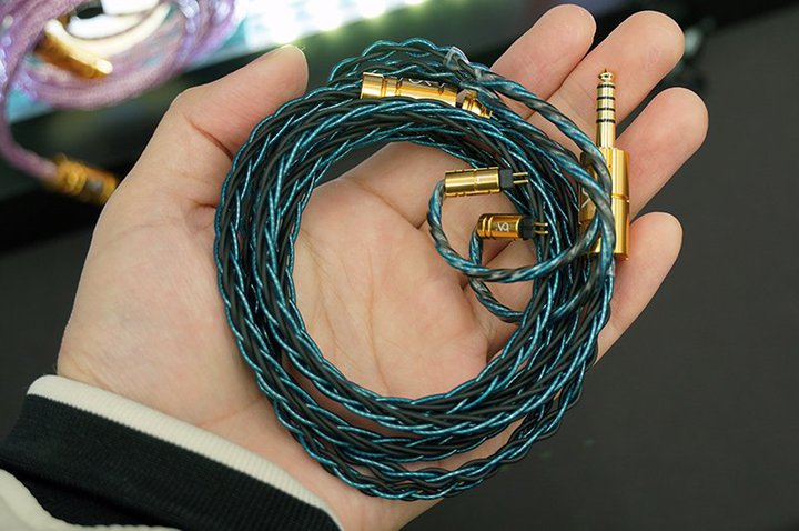 wbhtHminiBeat Audio̎P[u2킪Qloi^P[uiCibv