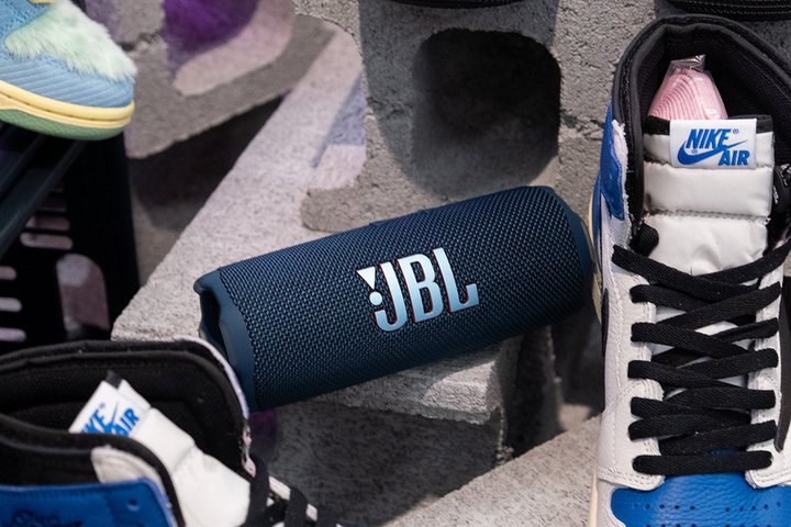 JBLAAIyẂETEhœKBluetoothXs[J[uFlip 7v\