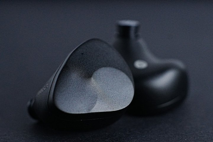 AZLAATANGZUƃR{nCubhCzuNOIR BLANCvBi`Ȋy퉹Č