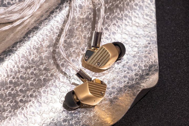 wbhtHՁfinaluA10000v́g1ԑ҂h̑킢BwbhzAv@DITAuVENTURAvȂǒڕi