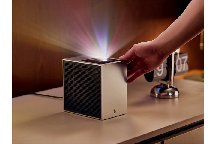 LGAZœ_4K[U[vWFN^[uCineBeam Sv10{ʔ̔Jn