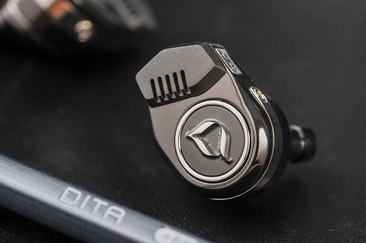 DITAAVJV4hCo[NAbhobtVXeڂ̊̓CzuVENTURAv