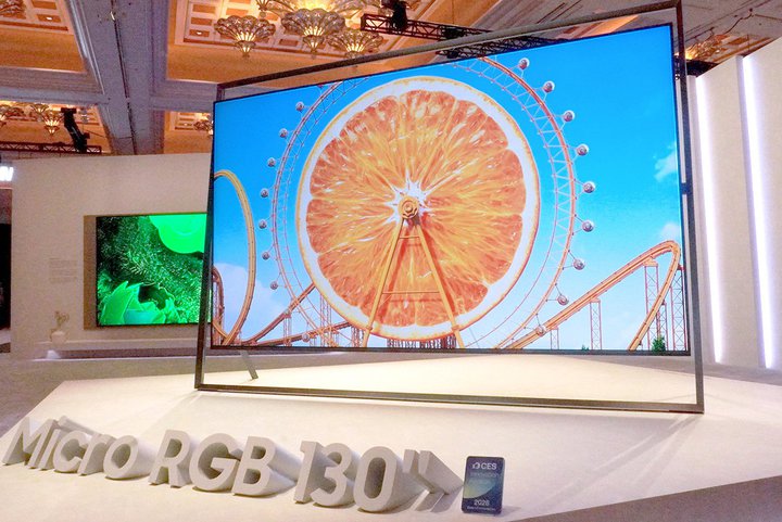 ��CES���T���X���A�uAI�̌������g�߂��M��������̂Ɂv�B130�^�}�C�N��RGB LED�t���e���r���@�W����