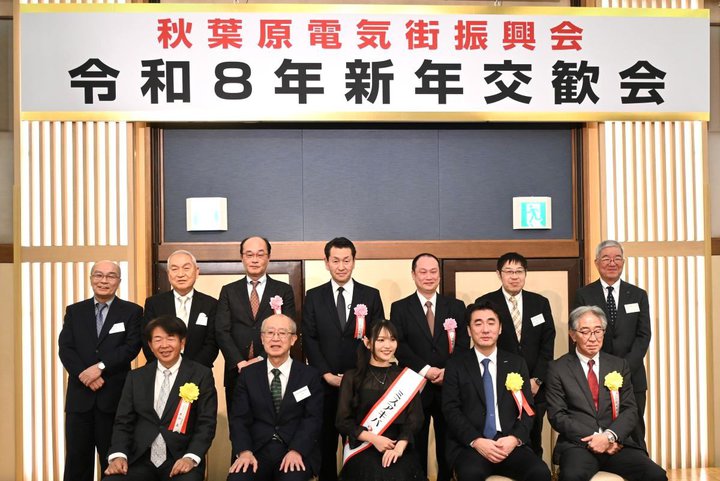 �H�t���𐢊E���̐l���̂�т�ƊX�������y���߂閣�͂��ӂ��X�ցB�d�C�X�U����V�N��������J��