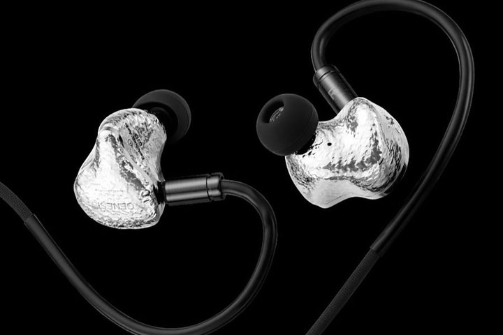 EarAcoustic Audio�A ���R�[�h�̉��F�ƌ���I�ȃ`���[�j���O��Z�������_�C�i�~�b�N�^�C���z���uGENESIS G318s�v