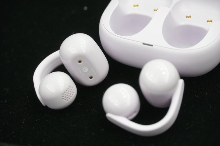 �\�j�[�A���Џ��̃C���[�J�t�^�C���z���uLinkBuds Clip�v�B�g�p�V�[���ɍ��킹�Đݒ����������