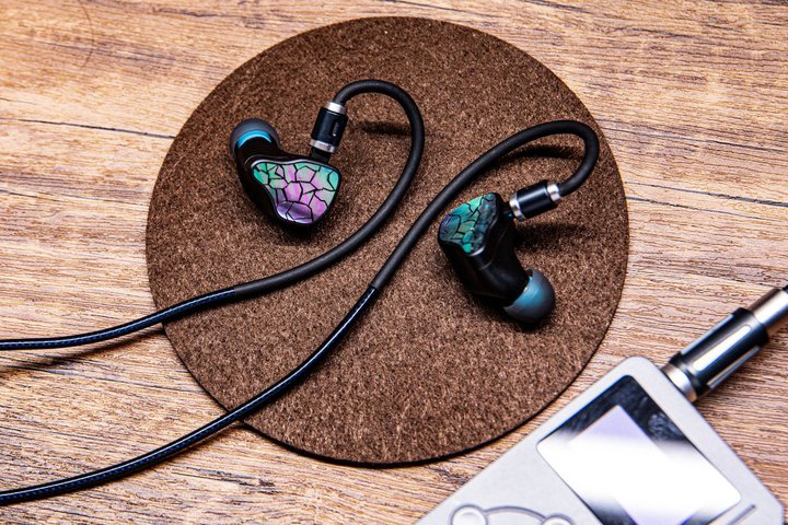 THIEAUDIO�ABA�h���C�o�[��d�ቹ�݌v�����V�����n�C�u���b�h�C���z���uHype 4 MKII�v