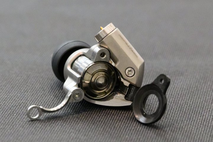 ���w�b�h�t�H���Ձ�Acoustune�V���S���C�����X�uHSX ONE�v�ɐV�F�ǉ��^�h�C�c�ƃ|�[�����h����V���ȃn�C�G���h�u�����h�����{�㗤