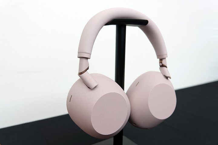 �\�j�[�A���̓��C�����X�w�b�h�z���uWH-1000XM6�v�ɐV�F�u�T���h�s���N�v