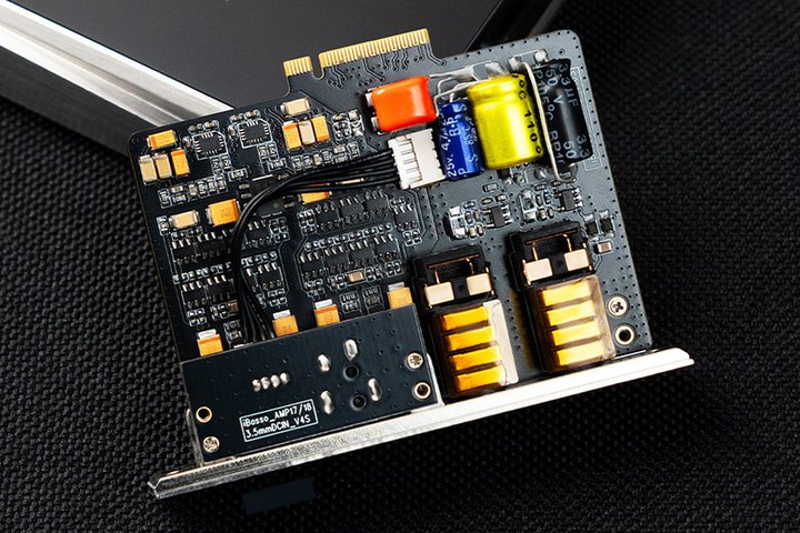 iBasso�A����DAP�uDX340�v�p�A���v�J�[�h�uAMP18�v�B���^���80�g�����W�X�^�}�g���b�N�X�̑�K�͉�H���\�z