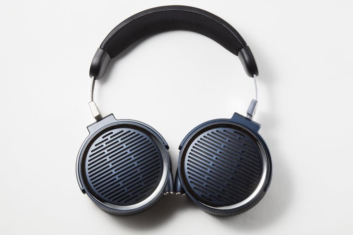 Nakamichi�A�����^�΂Ȃ��g�z�[�����[�X�h�ɓ��������J���^���ʎ��E�w�b�h�z���uElite Pro P800J�v�B��14���~