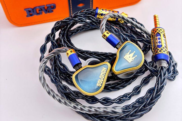 BGVP�A4��ށ^9��̃h���C�o�[�𓋍ڂ����t���O�V�b�v�C���z���uSOLOMON�v