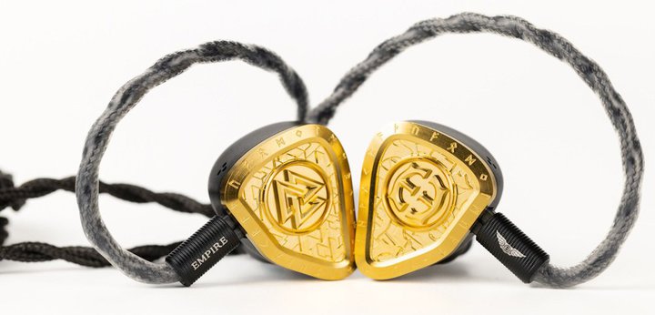 �A���[�g�AEmpire Ears���i�̃T�|�[�g�Ɩ���Ǝ��œ��ʌp���B�J�X�^��IEM�S����e���C���z�����Ή����\