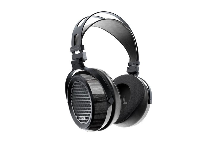 ���y�X�^�W�I��N���u�ȂǗl�X�ȉ������Č��ł���J���^���j�^�[�w�b�h�z���uVSX Immersion One�v