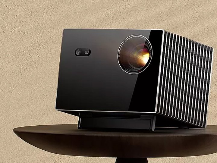 �A�o�b�N�AValerion�̍ŏ��4K���[�U�[�v���W�F�N�^�[�uVision Master Max�v���ʎ�����B4/11����S��8�X�܂ŏ����J��