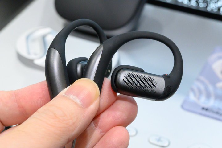 Shokz�A�m�C�Y�ጸ�u�t�H�[�J�X���[�h�v�����ڂ̃I�[�v���C���[�^���S���C�����X�uOpenFit Pro�v