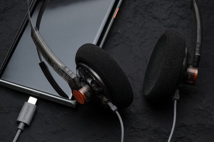 �����J�A���g�����I���C���[�w�b�h�z���uOld Fashioned�v��USB Type-C�œo��