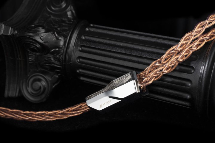 EFFECT AUDIO�A10�N�ԂŔ|���������̋Z�p�̏W�听�uAres 10�v�B�Ǝ��̎O�w�\�����̗p