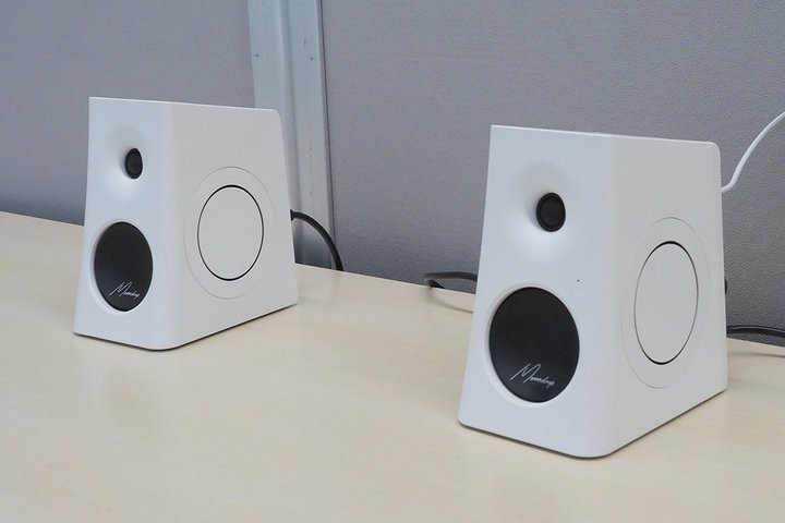 ���w�b�h�t�H���Ձ������J��10���N�L�O�C���z�������X�s�[�J�[������I�ځ^Questyle��HIFIMAN�̃��C���i�b�v���r����