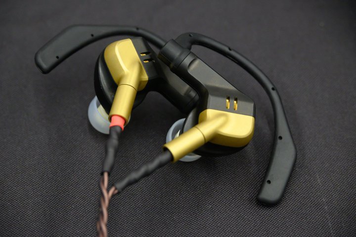 ���w�b�h�t�H���Ձ��u���X�I�[�f�B�I�̃C���z���uIBUKI�v�������^ONIX�uXM5�v�Ƀ`�^���o�[�W����