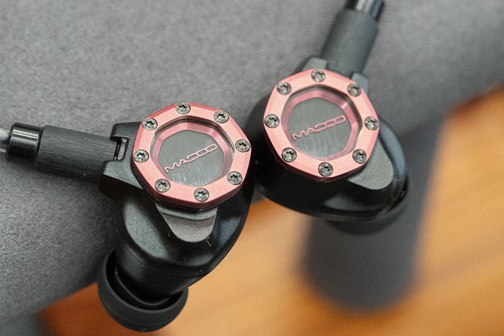 ���w�b�h�t�H���Ձ�MADOO���玎��C���z���uType62X�v�������^�[���n�C�U�[�T�E���h����y�ɒ�����USB-C�C���z���uCX 80U�v