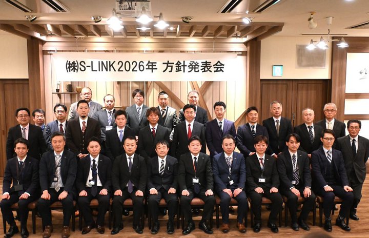 S-LINK�O���[�v10���N�A�u���S�E�M���E�y������͂���̂��������X�̓d�C������̕s�ς̉��l�v�B�ꖇ��ƂȂ�r�g��˔j����