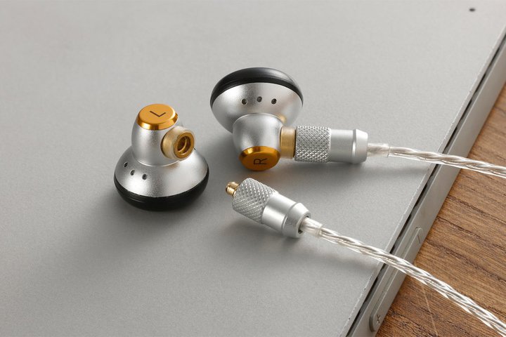 SIVGA�A�N���V�b�N�ȃf�U�C����Hi-Fi�I�[�f�B�I�Z�p��Z���������C���i�[�C���[�C���z���BType-C���f�����W�J