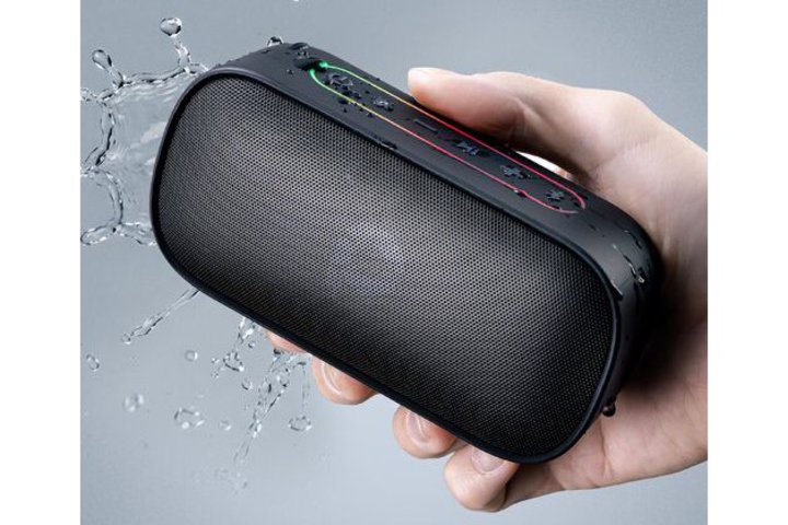 �T�����T�v���C�AIPX7�h��Bluetooth�X�s�[�J�[�BUSB�������[/microSD�Đ��ɂ��Ή�